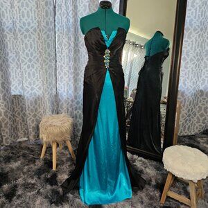 Unbranded Turquoise & Black Formal Gown – Size 8